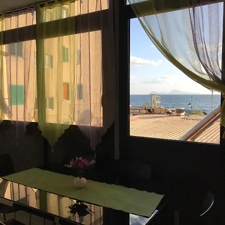 Ad Un Passo Dal Mare Apartment *